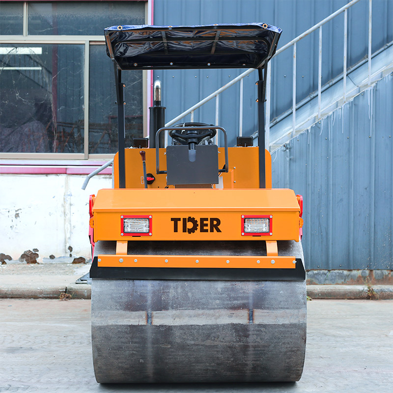 Roller beroda baja 3,5 ton dengan penggerak tanpa kopling.