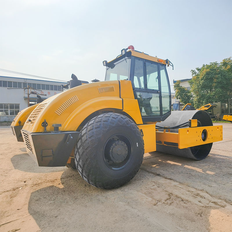 Roller Drum Tunggal 14 Ton dengan Komponen Hidrolik PERMCO